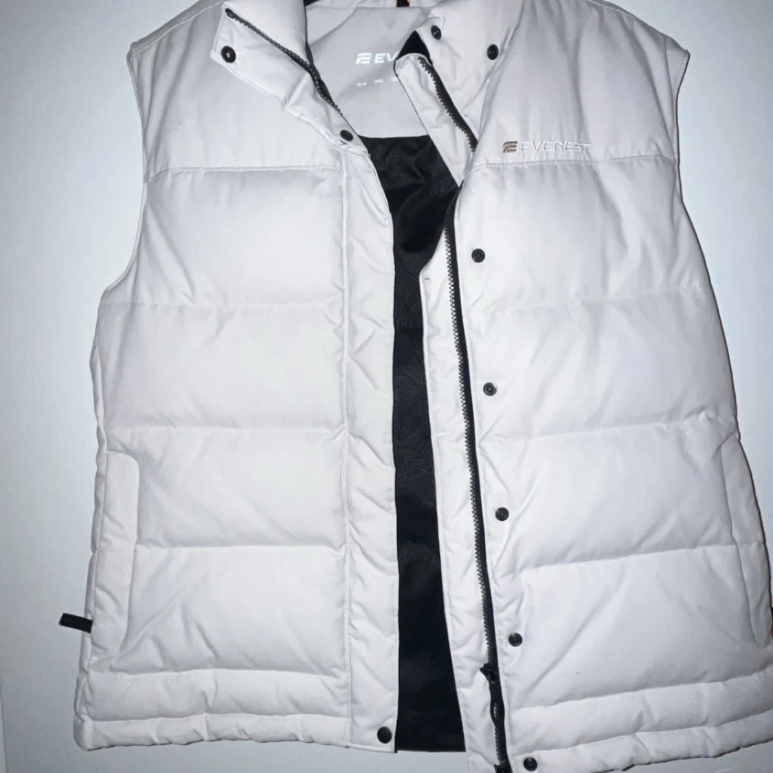 Vit dunväst från Everest