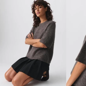 Brun stickad tröja - Säljer denna bruna stickade tröjan från Gina. Använd två gånger och säljer då jag har tröjan i andra färger som används mer. Tröjan är i storlek M och nypriset är 299kr🌸