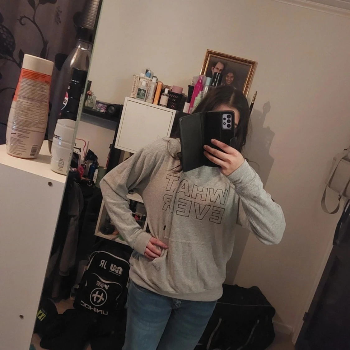 Grå hoodie med text - 90