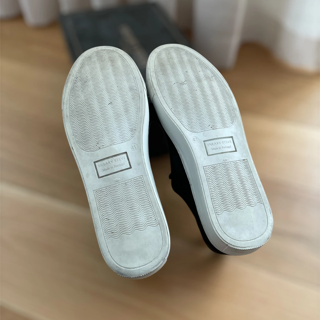 Svarta sneakers från sneaky Steve - 91