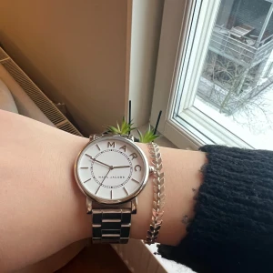 Marc Jacobs klocka - Säljer min klocka! Väldigt fint skick och batteriet fungerar fortfarande!