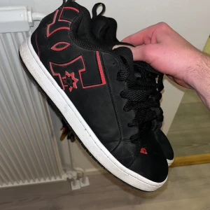 DC Shoes - Feta dc skor i väldigt bra skick. Box tillkommer ej