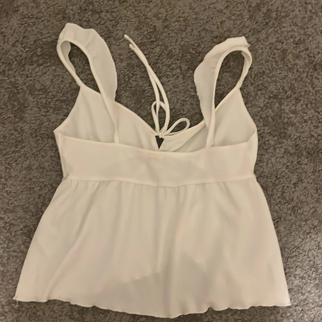 Vit ärmlös topp med knytband - 90