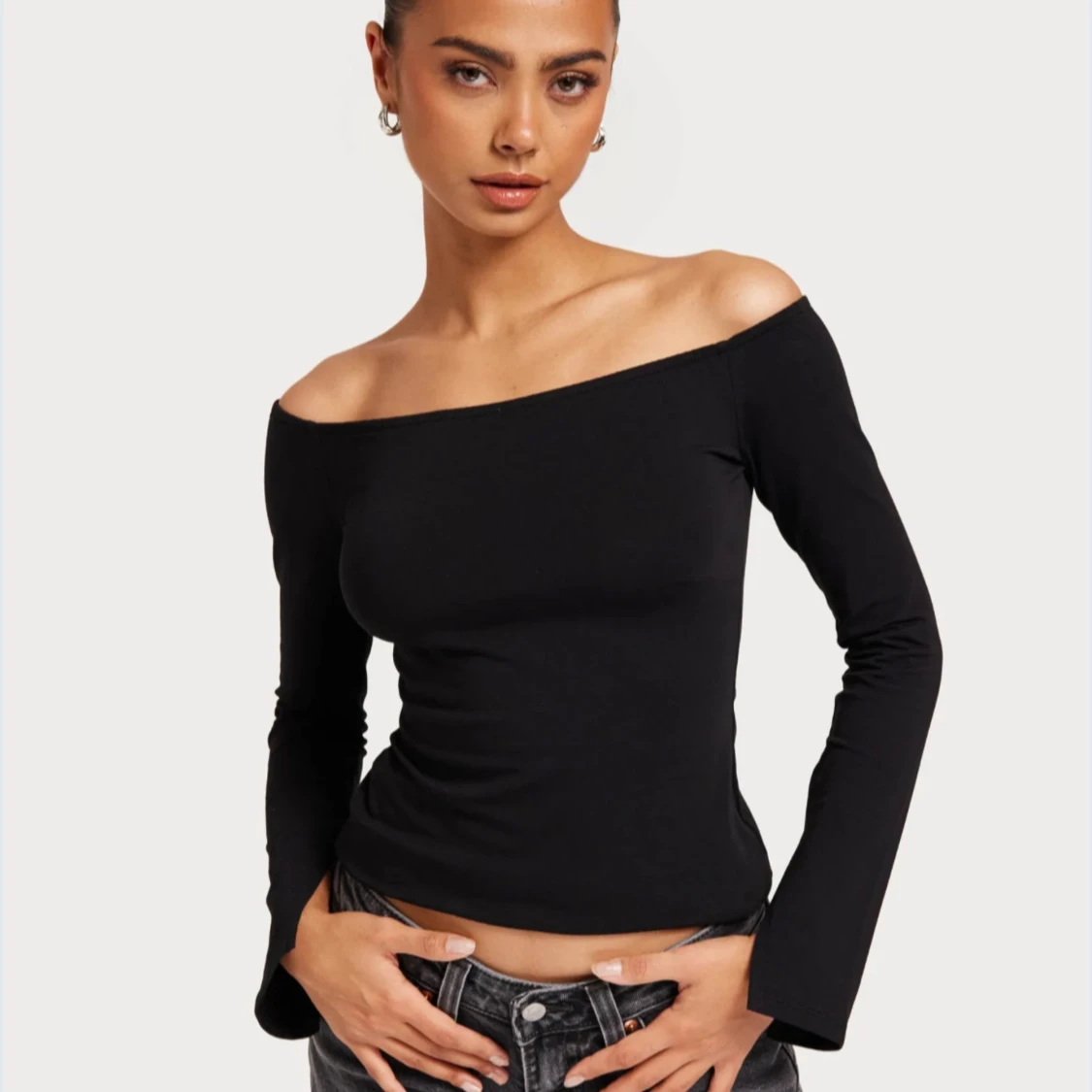 Svart offshoulder topp - 90