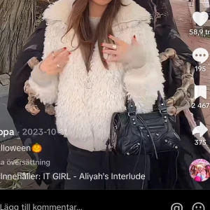 Teddy jacka  - Super snygg Teddy jacka!! Exakt den som är på bilden! Skriv för fler bilder!💗💗