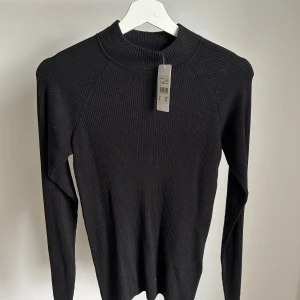 Stickad halvpolo - Helt ny 