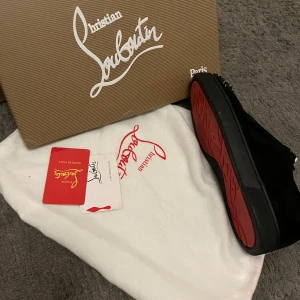 Loubs - Feta loubs, pris går att diskutera. Storlek 39 passar 40.