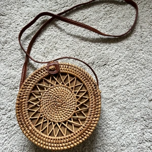 väska - axelväska - en superfin lite bohemisk vibe på väska 🌼 