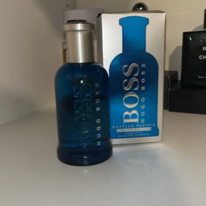 Hugo boss pacific  - Säljer en sällsynt Hugo boss parfym, riktigt fin doft som passar året runt, ca 75 ml kvar och förvarat i en mörk o sval garderob.