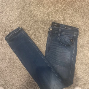 Replay anbass - Säljer nu dessa riktigt feta replays i skick 10/10 🤩Pris ej hugget i sten 🪨  Strl: 32/34 