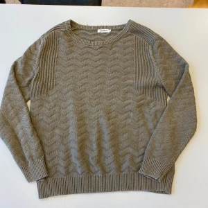 J. Lindeberg tröja - Snygg J.Lindeberg tröja.  Skick 7/10. Nypris 500kr Storlek S.