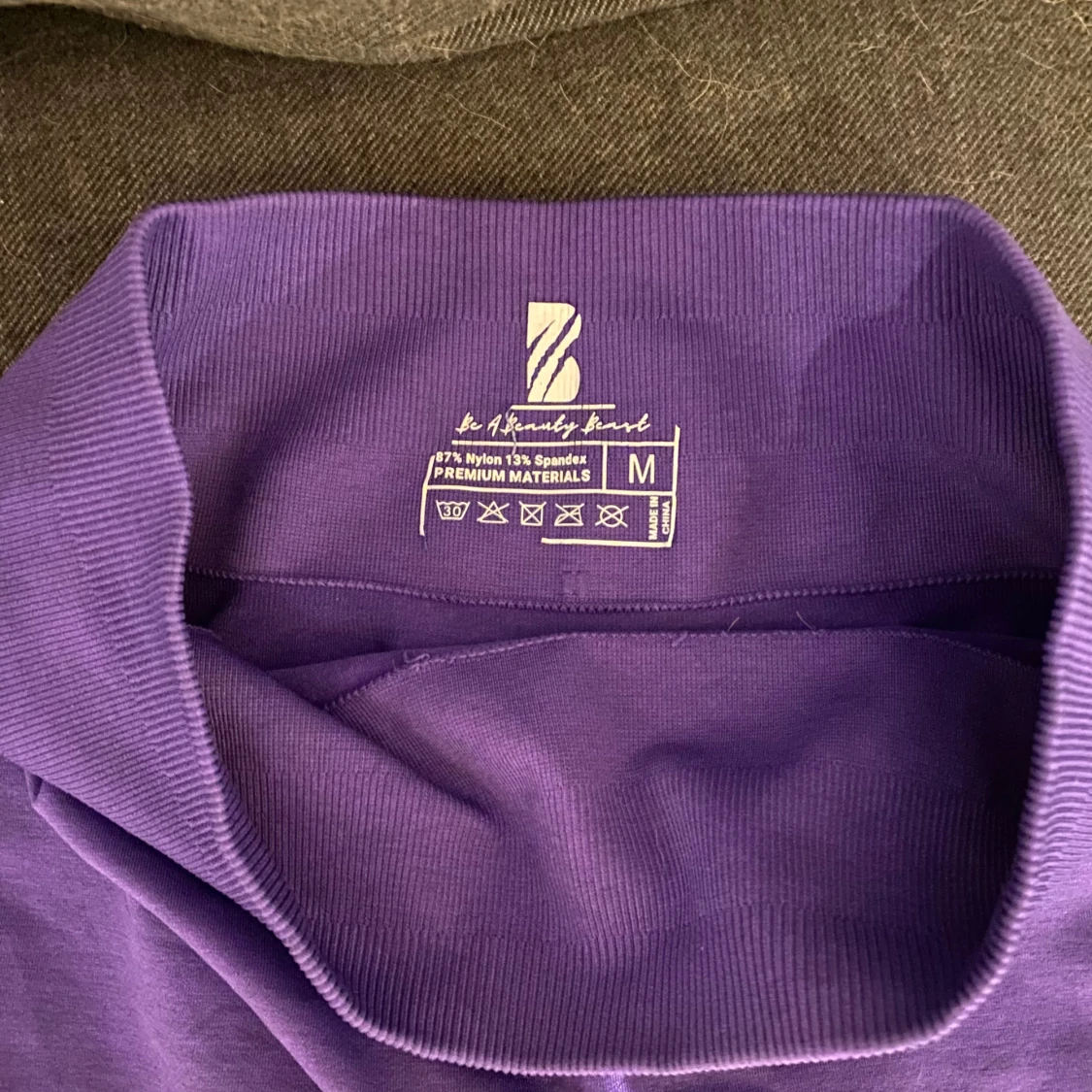 Lila träningstights med scrunch - 91