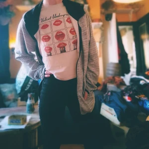 Oversized mysig och snygg hoodie från jacka and Jones  - Snygg mysig oversized tjockis tjörja ifrån Jack and Jones i stl large. 