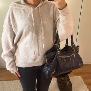 Stickad Hoodie  - Super snygg stickad hoodie💕