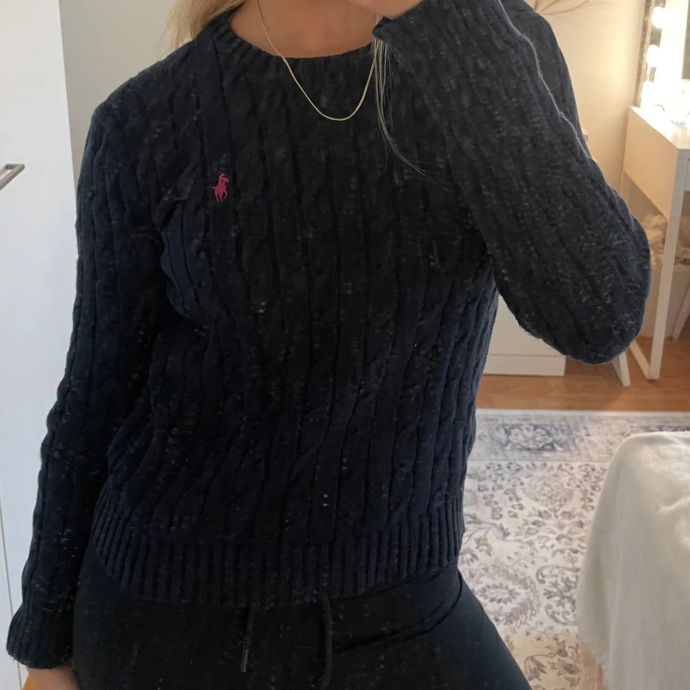 Ralph's lovely sweater. No other signs of use, except for a little wear on the collar. Offer a price!  Raplhs fina tröja. Inga andra tecken på användning, förutom lite på kragen. Ge ett pris! 💕💕💕. Blusar.