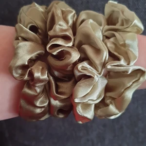 4st scrunchie, Ny Oanvända  - 4st scrunchie, Ny Oanvända 