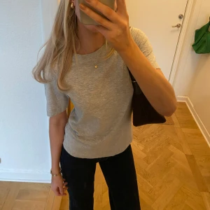 T-shirt  -  Superfin T-shirt💗Aldrig använd så i väldigt bra skick 