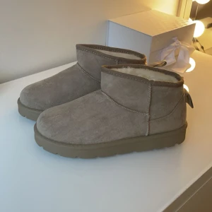 Uggs - Oanvända ”uggs” då färgen inte va som på hemsidans bilder, men sitter som dem ska. Storlek 40.