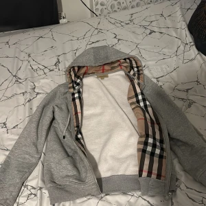 Burberry hoodie - Väldigt fin