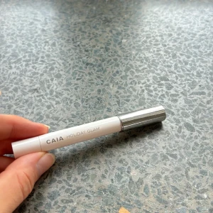 Caia holiday glam pencil, brun - Caia holiday glam pencil, använd en gång, som ny, brun.