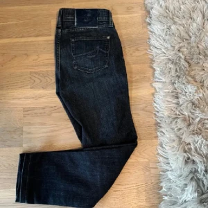 Jacob cohën jeans - Tja säljer mina nästintill nya javob cohen jeans!! Skick 10/10 pris kan diskuteras!!