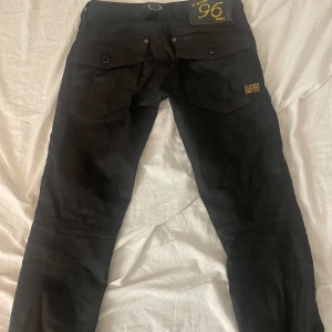 G stat jeans - Jätte snygga jeans men har tyvärr inte kommit till användning 