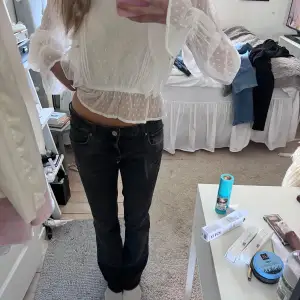 Zara low waist jeans bootcut som används ett par gånger