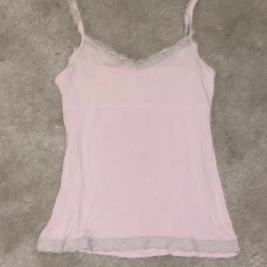 Rosa spetts linne - Jätte gulligt rosa spets linne lappen är borta så vet inte märket