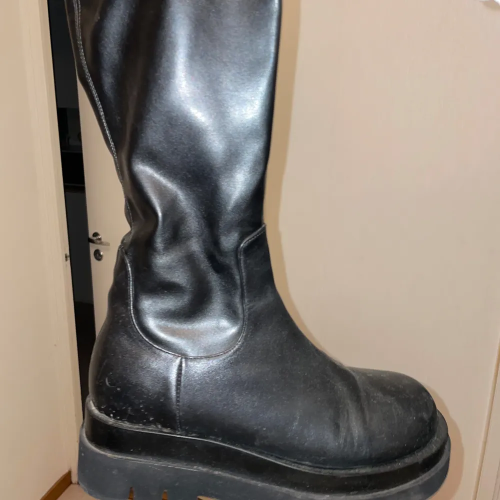 K. Cobler boots långa med bra sulor som passar bra nu när det börjar bli vinter . Skor.