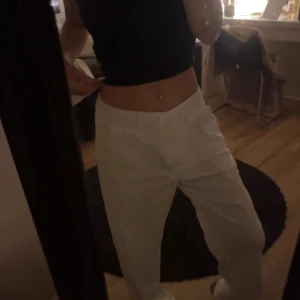 Linnebyxor Lager157 - Ett par helt oanvända linnebyxor. Inte använda då jag inte gillade passformen. Dom är i storlek M men sitter väldigt pösigt. 