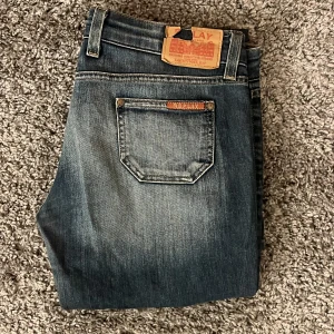 Low waist replay jeans - Säljer dessa as snygga replay jeansen som är lågmidjade och bootcut som tyvärr blivit för små för mig💗
