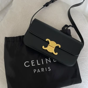 Skinnväska - Svart läder skinnväska  Fint skick! 