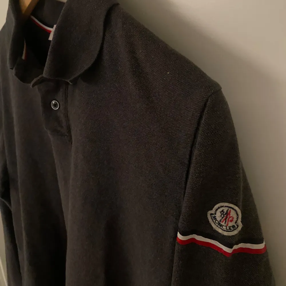 Fin moncler piké köpt från Celtio store och är självklart äkta!. Tröjor & Koftor.