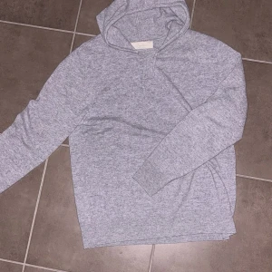 Kashmir hoodie - Kashmir hoodie från Sayless i bästa skick. Använd endast två gånger Skick: 10/10 Nypris: 899kr