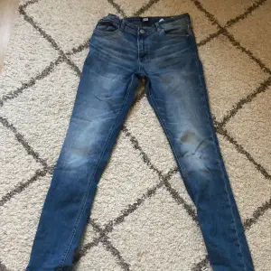 Ett par fräscha jeans från Jack Jones som inte är använda. 