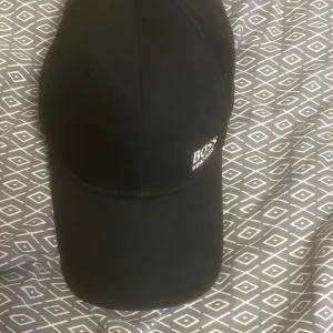 Boss - Boss keps säljs