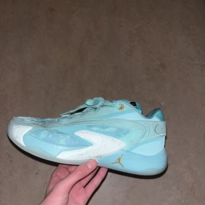 JORDAN LUKA 2 "Tropical Twist" - Bra skick