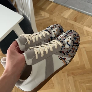 Maison margiela  - Ett par oanvända maison margiela r€p$. Ser helt okej ut och passar 43-44. Pris kan diskuteras 
