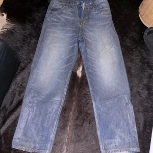 Weekday jeans baggy - Jätte snygga glansiga jeans i modellen galaxy