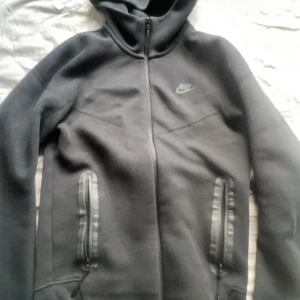 Nike teach svart S - Köpte på Jd sports var inte min typ så vill sälja 