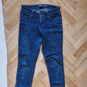 Levi jeans - Modell: Demi Curve Storlek: 26 Passform: Low rise