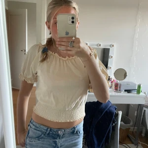 Off shoulder topp - Jättefin offshoulder topp med puffärmar!!💞