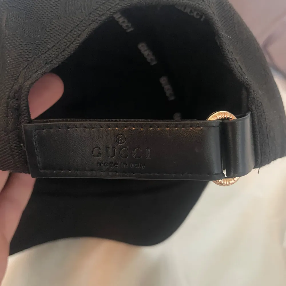 Säljer en Gucci keps Helt ny och oanvänd Vill inte ha den längre Priset kan diskuteras. Accessoarer.