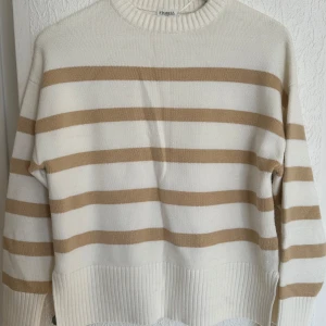 Tyngre kofta - Aldrig använd. Tyngre och lyxigare material