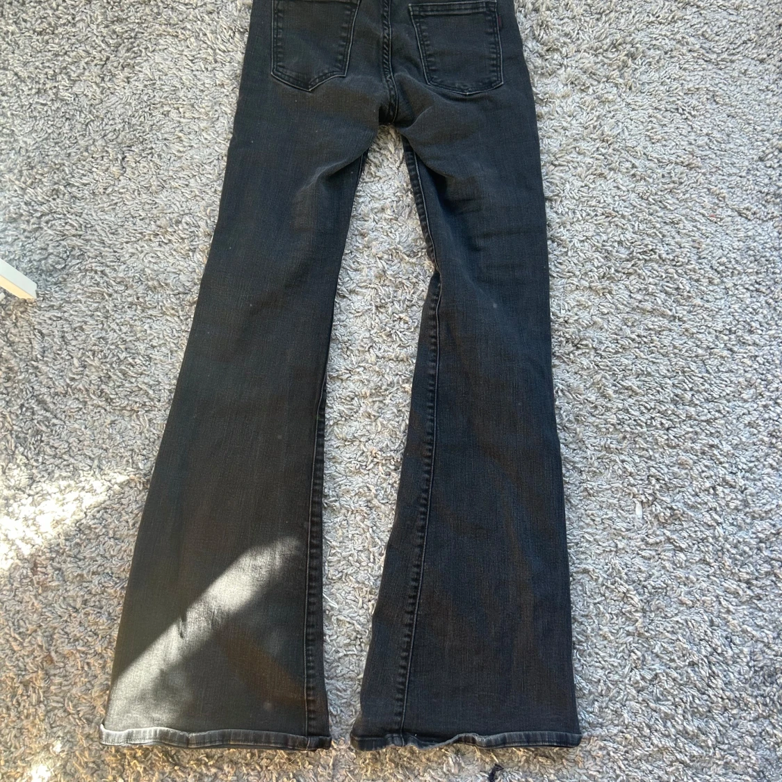 Svarta bootcut jeans från Crocker - 91
