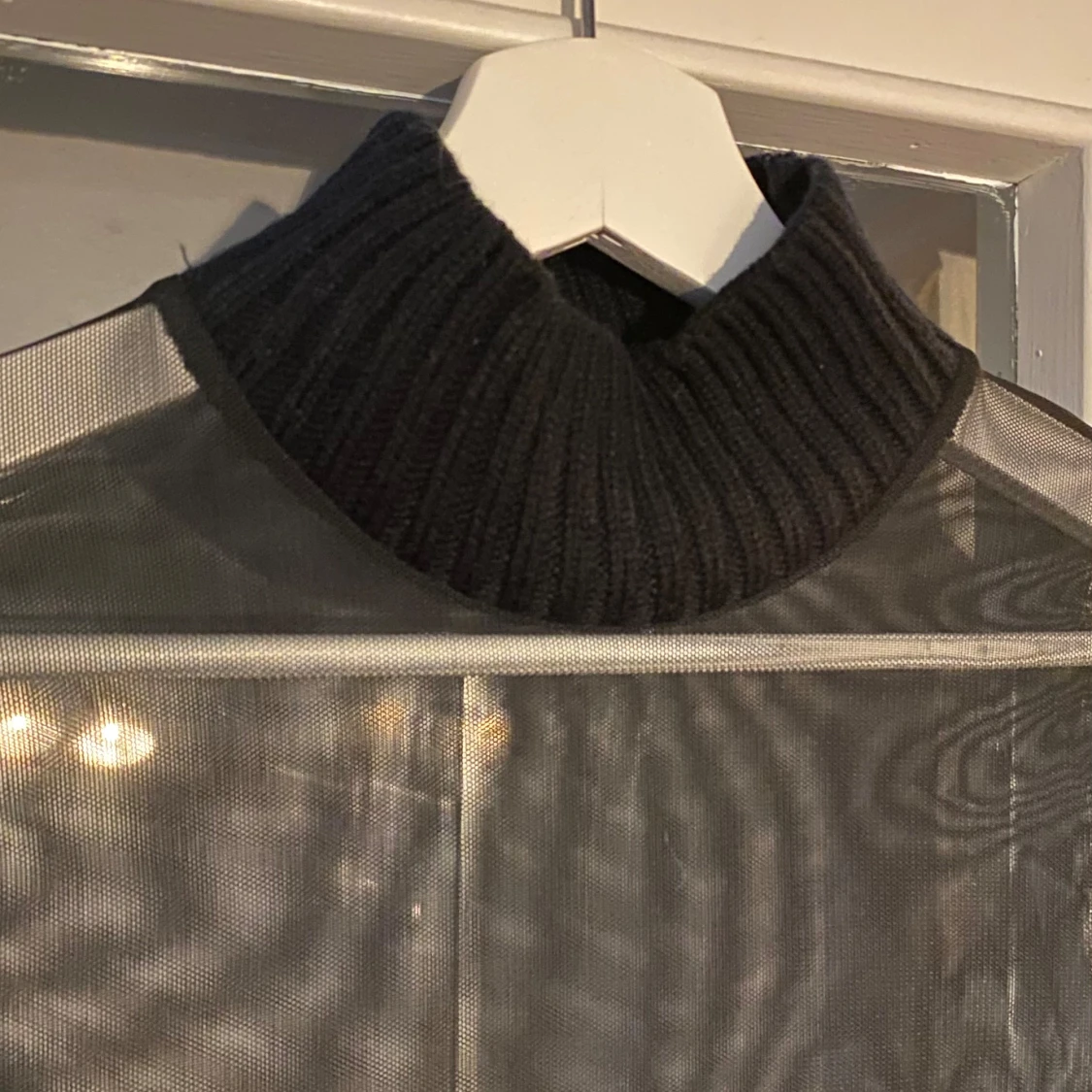 Svart transparent polotopp