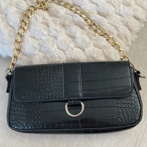 Väska - Rimlig väska, får plats en dels🥰