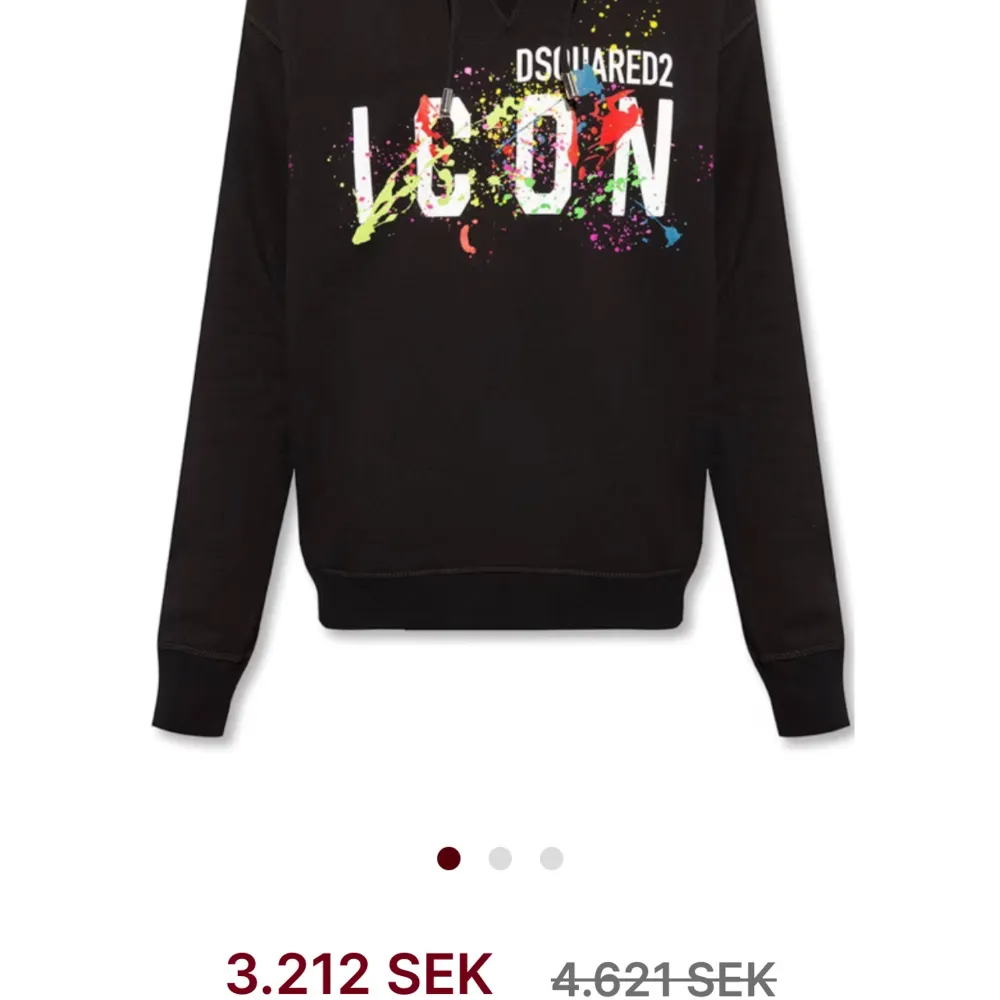 Jag säljer en riktigt snygg dsquared2 hoodie i storlek S. Perfekt för dig som vill ha en unik och snygg tröja. Nypris ungefär 5k beroende på hemsida. Rikigt bra skick kan gå ner i pris vid snabb affär. Hoodies.