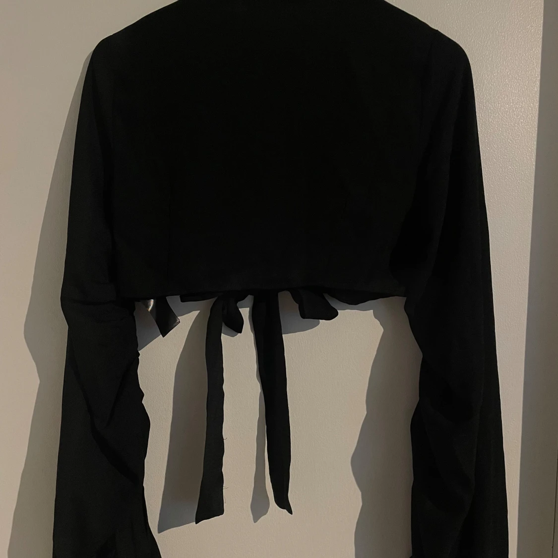 Svart croppad blus - 92