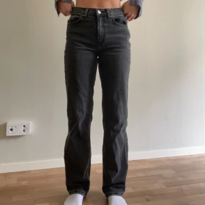 Mid waist jeans - Säljes pga för stora för mig i midjan Fint skick 